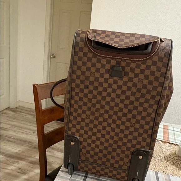 Louis Vuitton Travel Bag - Picture 12 of 16